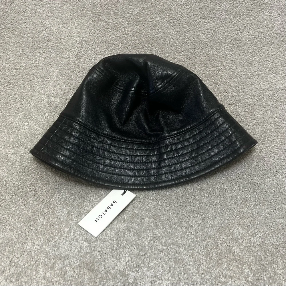NWT Aritzia Babaton Sandra Bucket Hat size XS/S